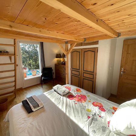 Le Calme De La Garrigue Bed and Breakfast Russan Eksteriør billede