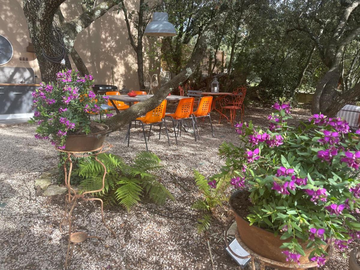 Le Calme De La Garrigue Bed and Breakfast Russan Eksteriør billede