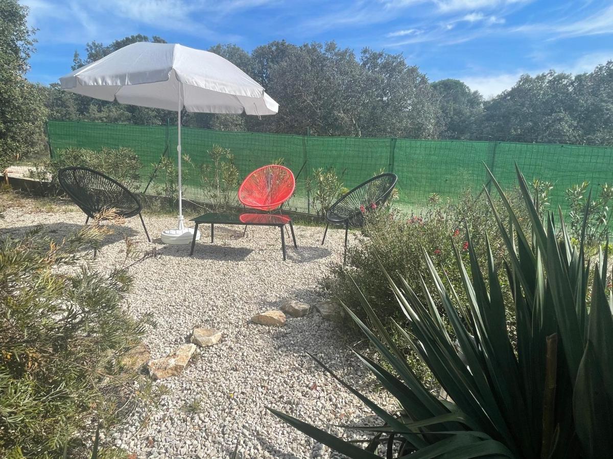 Le Calme De La Garrigue Bed and Breakfast Russan Eksteriør billede