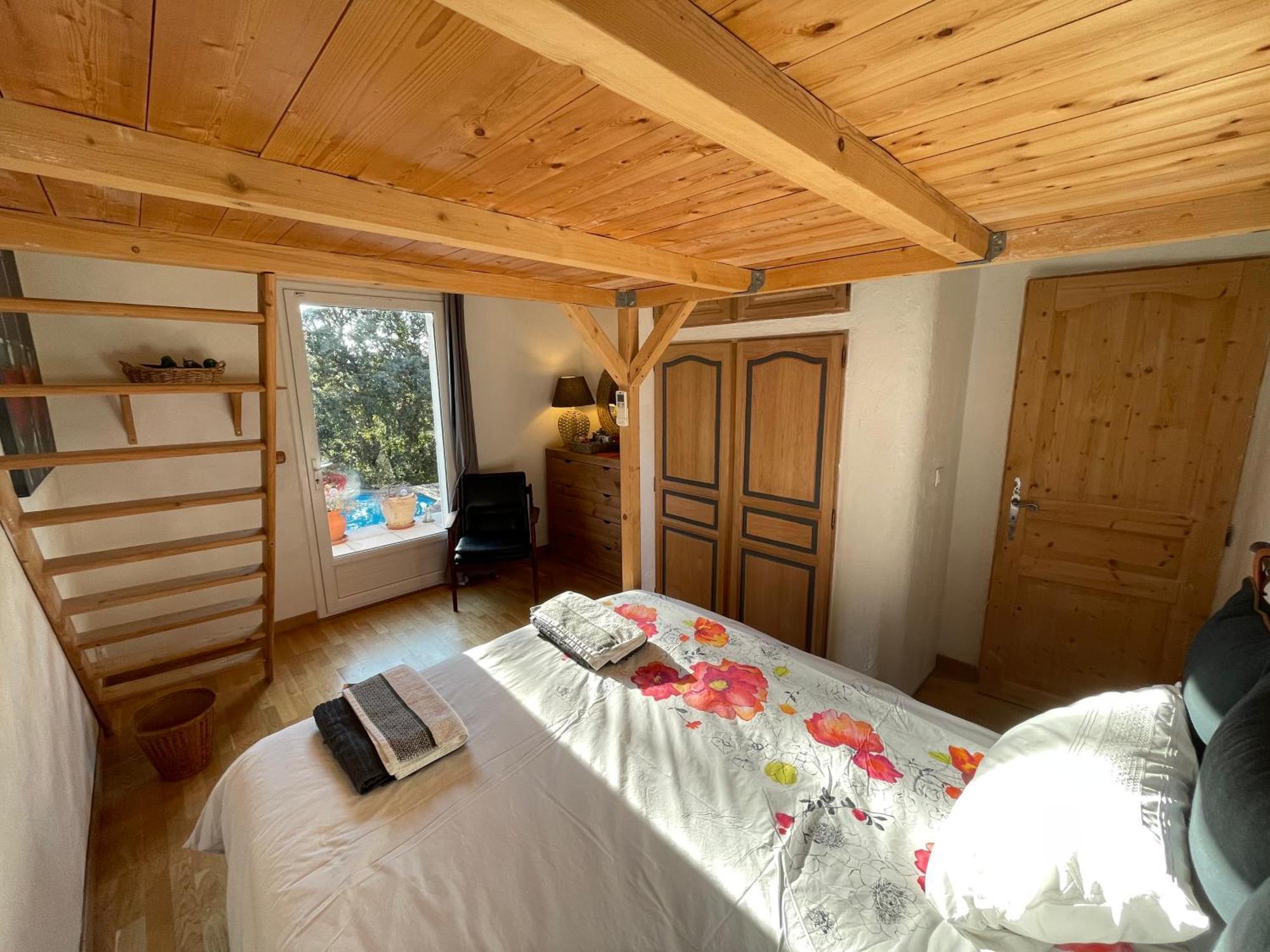 Le Calme De La Garrigue Bed and Breakfast Russan Eksteriør billede