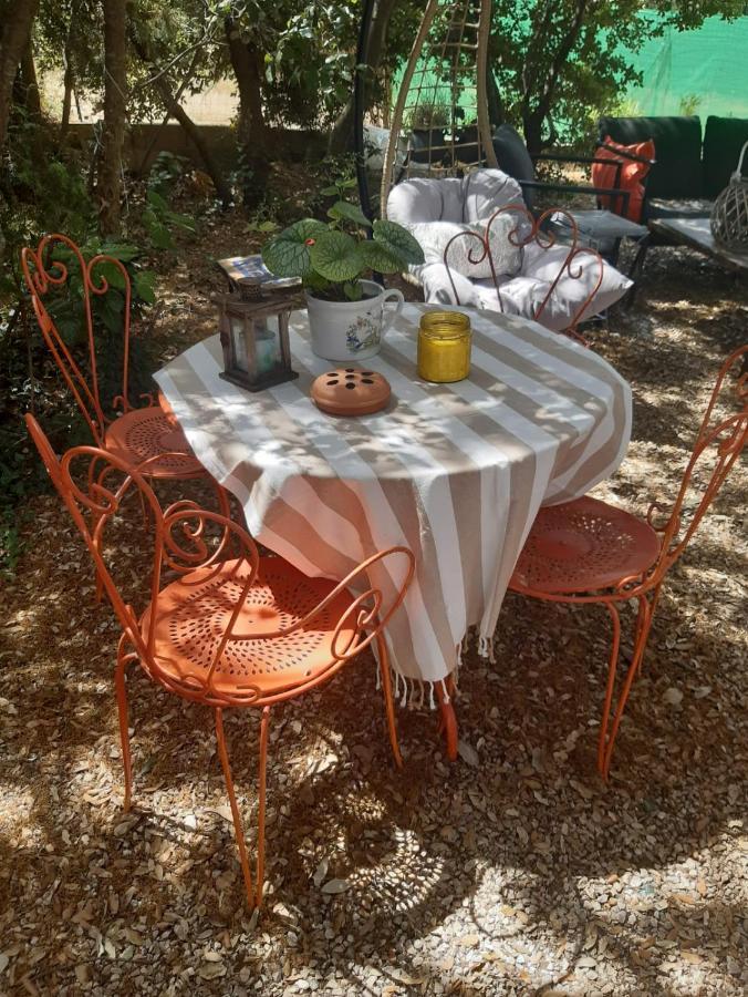 Le Calme De La Garrigue Bed and Breakfast Russan Eksteriør billede