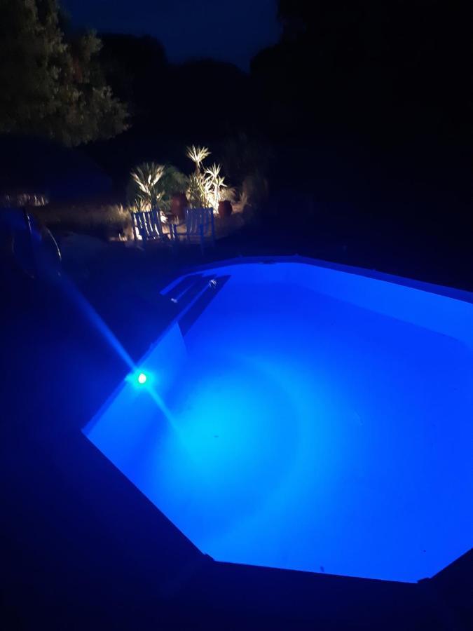 Le Calme De La Garrigue Bed and Breakfast Russan Eksteriør billede