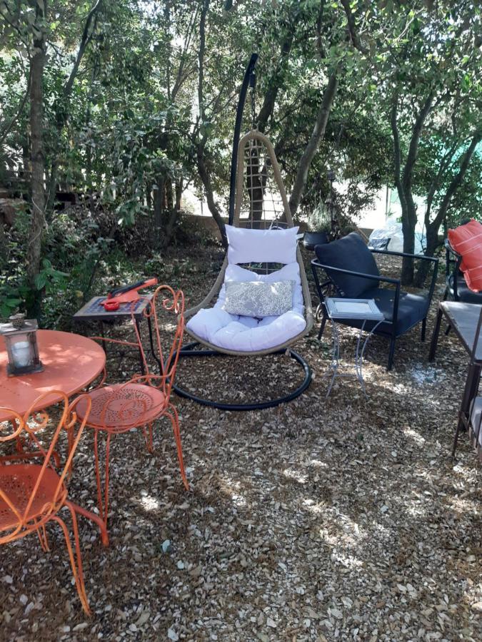 Le Calme De La Garrigue Bed and Breakfast Russan Eksteriør billede