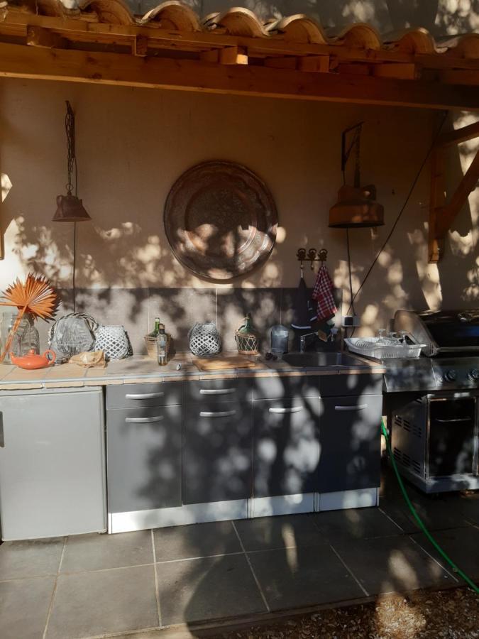 Le Calme De La Garrigue Bed and Breakfast Russan Eksteriør billede