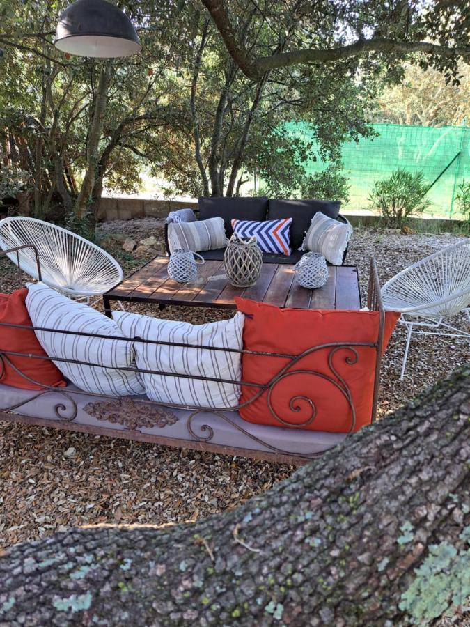 Le Calme De La Garrigue Bed and Breakfast Russan Eksteriør billede