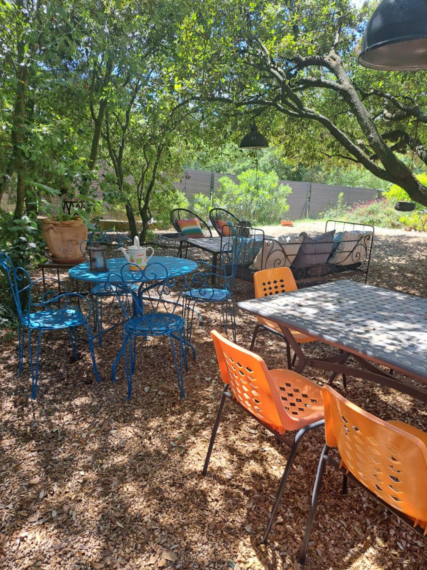 Le Calme De La Garrigue Bed and Breakfast Russan Eksteriør billede