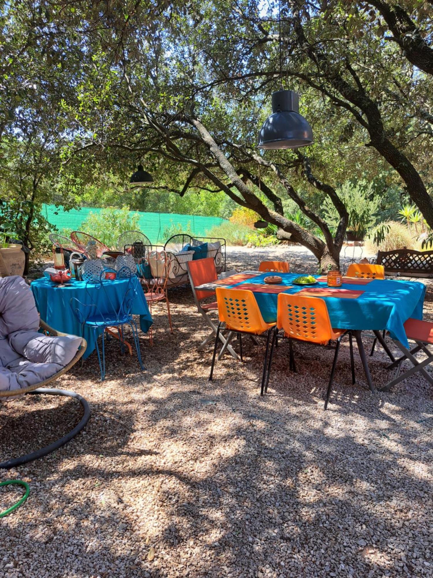 Le Calme De La Garrigue Bed and Breakfast Russan Eksteriør billede